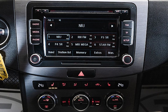 Volkswagen Passat 21 of 24