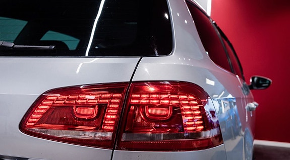 Volkswagen Passat 10 of 24
