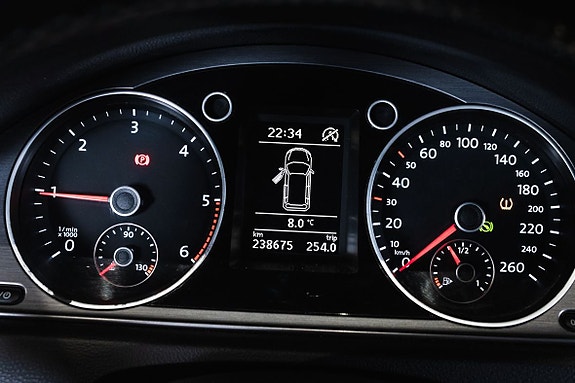 Volkswagen Passat 22 of 24