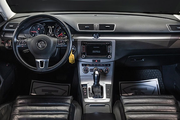 Volkswagen Passat 16 of 24