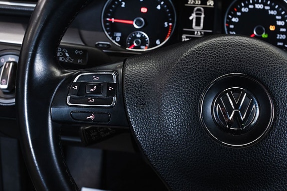Volkswagen Passat 19 of 24