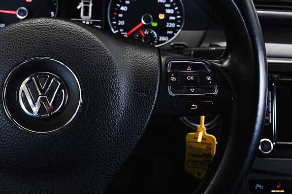 Volkswagen Passat 20 of 24