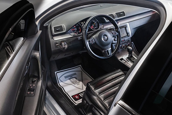 Volkswagen Passat 13 of 24