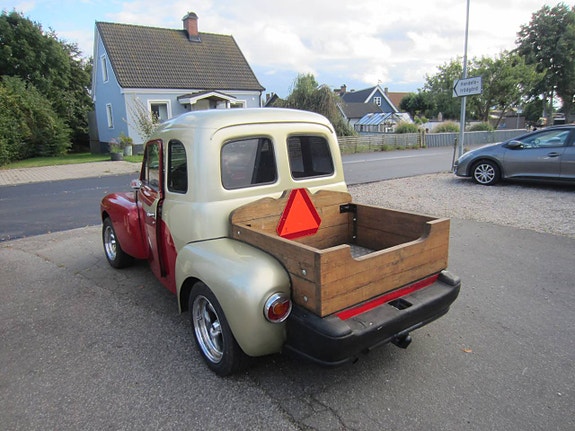 Volvo PV444 3 of 5