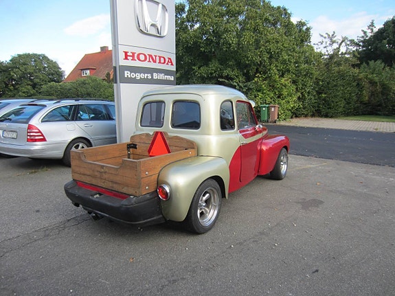 Volvo PV444 2 of 5