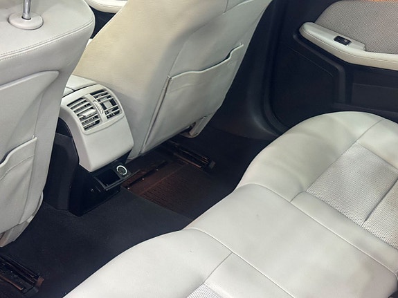 Mercedes-Benz E220 5 of 5