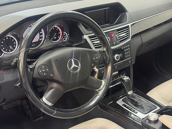 Mercedes-Benz E220 6 of 8