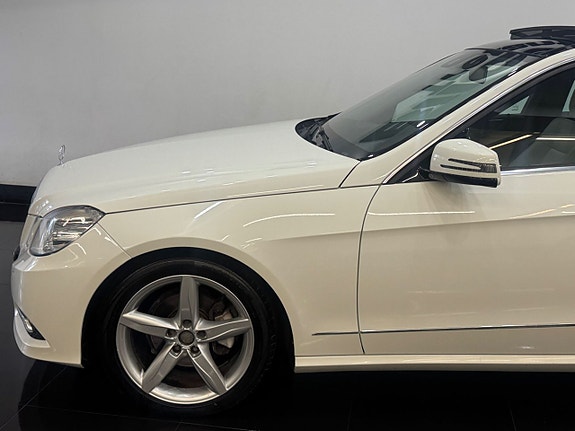 Mercedes-Benz E220 3 of 5