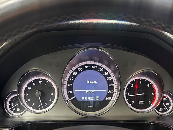 Mercedes-Benz E220 8 of 8