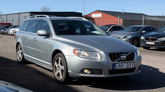 Volvo V70 3 of 27