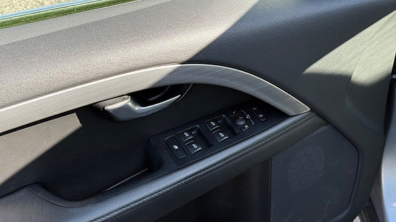 Volvo V70 11 of 27