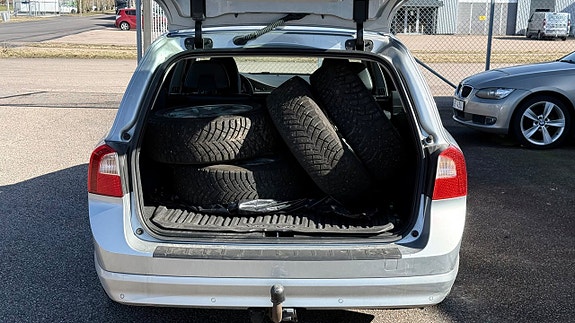 Volvo V70 25 of 27