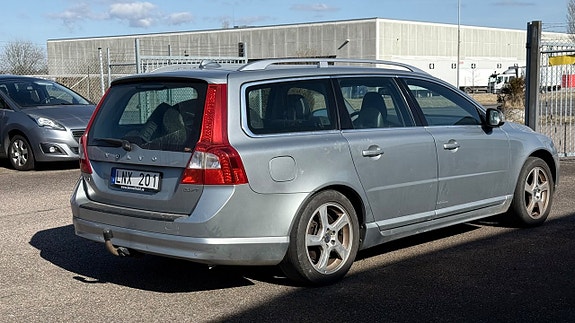 Volvo V70 4 of 27