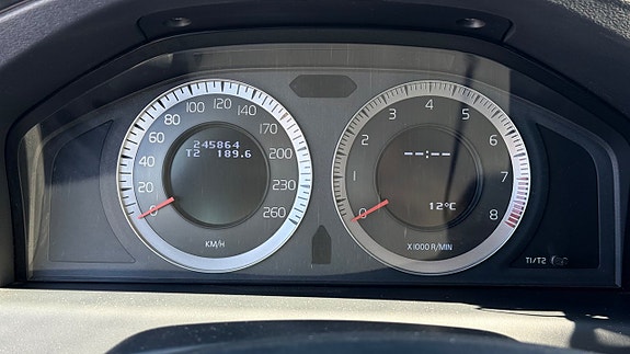 Volvo V70 13 of 27