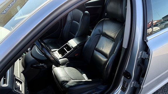 Volvo V70 8 of 27