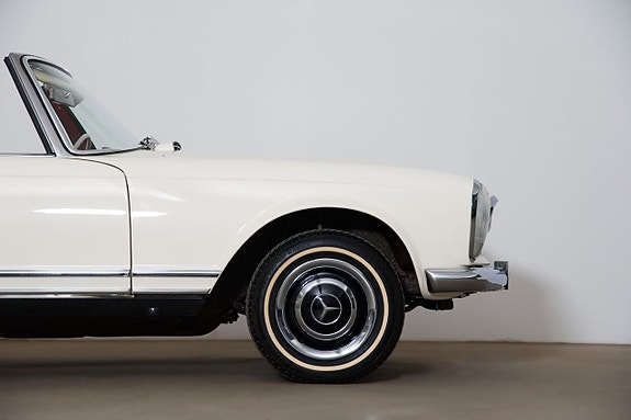 Mercedes-Benz 230 SL 26 of 26