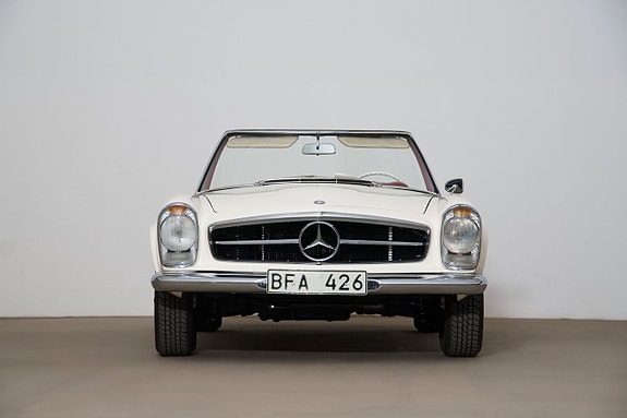 Mercedes-Benz 230 SL 23 of 26
