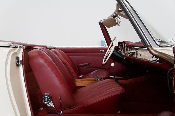 Mercedes-Benz 230 SL 22 of 26