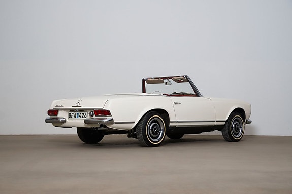 Mercedes-Benz 230 SL 5 of 26