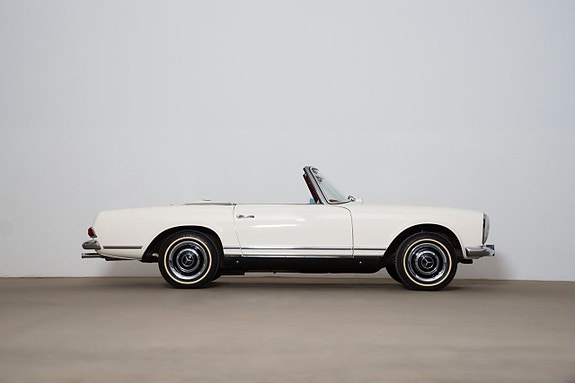 Mercedes-Benz 230 SL 25 of 26