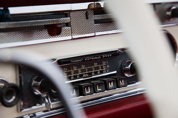 Mercedes-Benz 230 SL 15 of 26