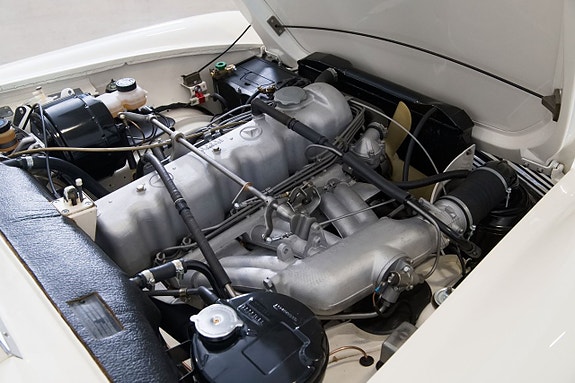 Mercedes-Benz 230 SL 10 of 26