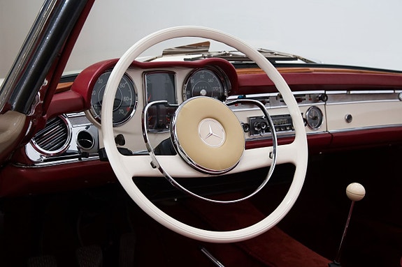 Mercedes-Benz 230 SL 13 of 26