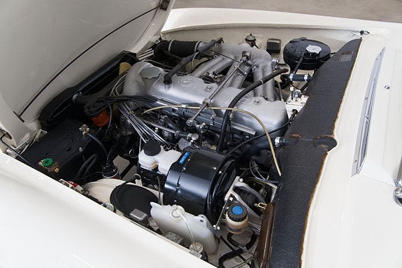 Mercedes-Benz 230 SL 9 of 26