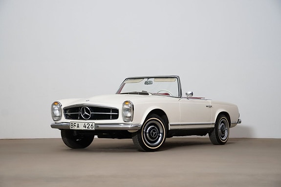 Mercedes-Benz 230 SL 2 of 26