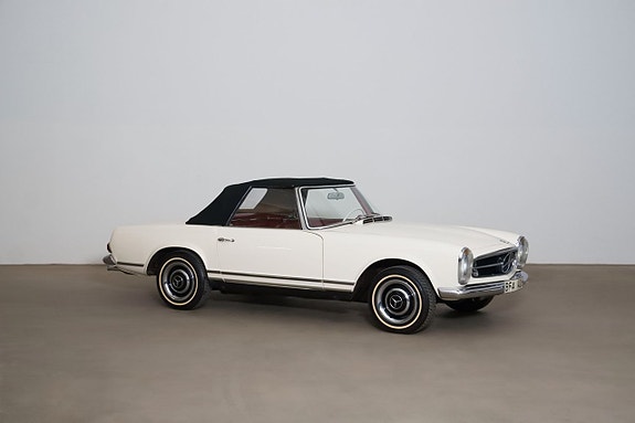 Mercedes-Benz 230 SL 7 of 26