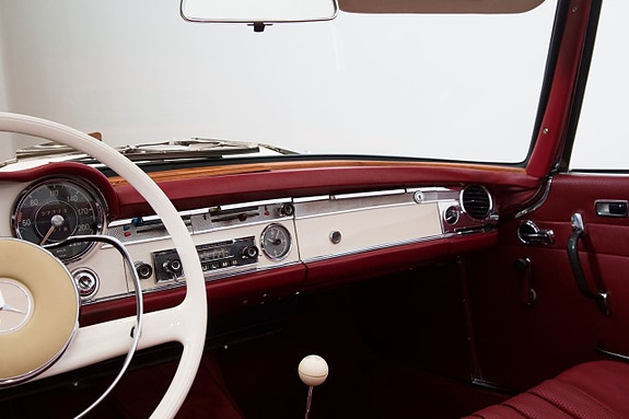 Mercedes-Benz 230 SL 14 of 26