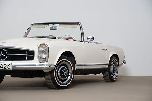 Mercedes-Benz 230 SL 3 of 26
