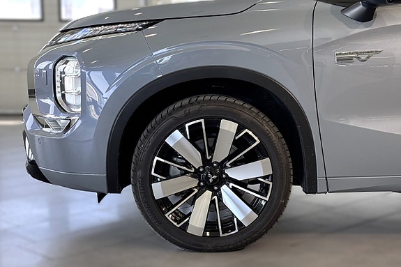 Mitsubishi Outlander 2 of 24