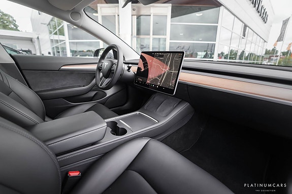 Tesla Model 3 10 of 16