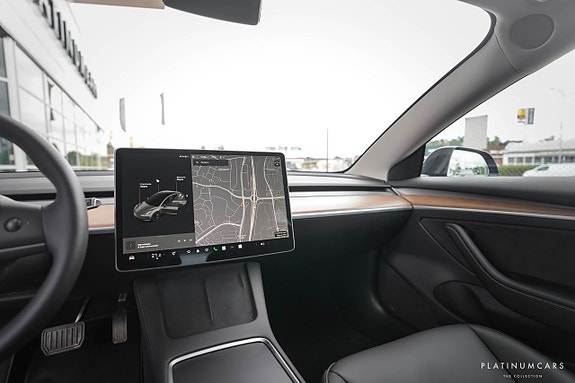Tesla Model 3 8 of 16