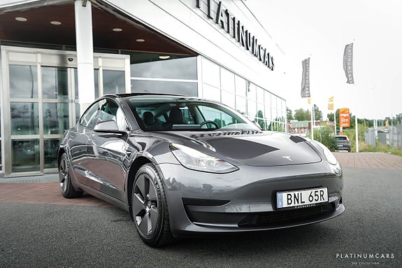 Tesla Model 3 5 of 16