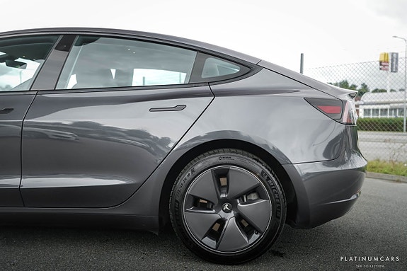 Tesla Model 3 16 of 16