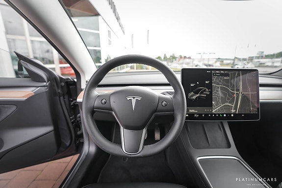 Tesla Model 3 7 of 16