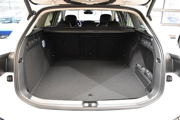 Volkswagen Passat 28 of 29