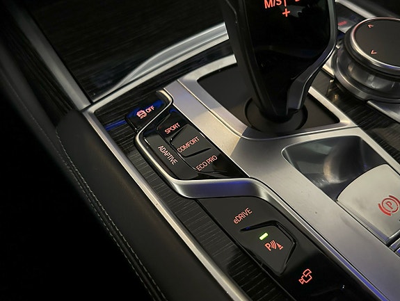 BMW 740Le 28 of 29