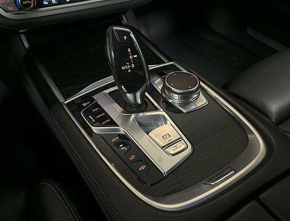 BMW 740Le 27 of 29