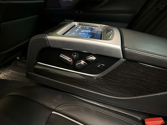 BMW 740Le 14 of 29