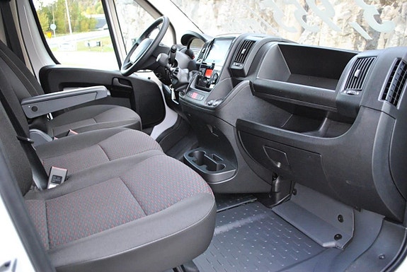 Peugeot Boxer 9 of 16