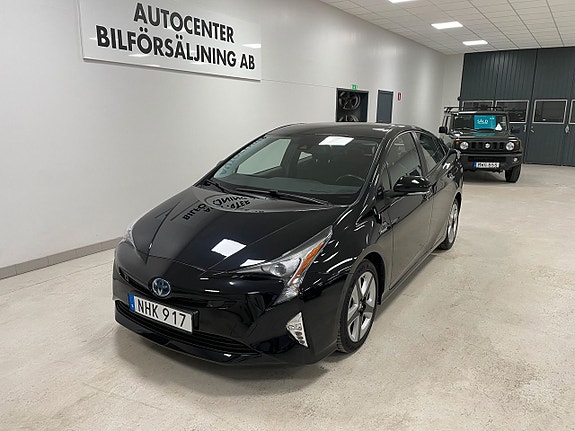 Toyota Prius 2 of 5