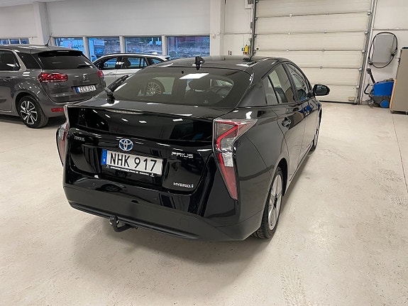 Toyota Prius 5 of 5