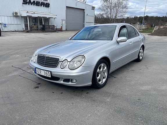 Mercedes-Benz E200 2 of 5