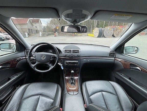 Mercedes-Benz E200 5 of 5