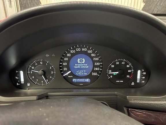 Mercedes-Benz E200 6 of 6