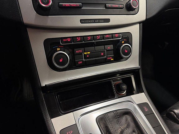 Volkswagen Passat 17 of 23