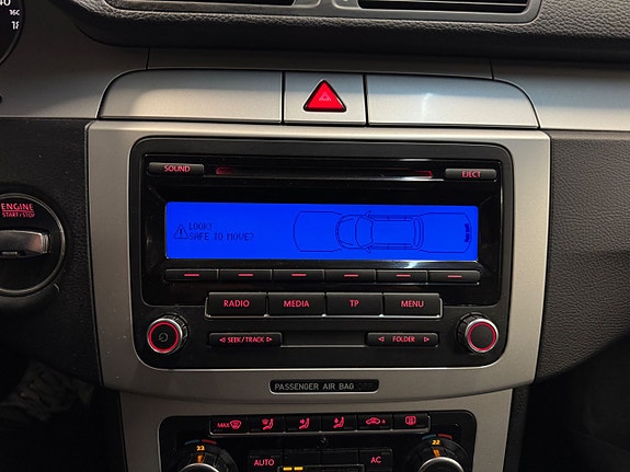 Volkswagen Passat 18 of 23